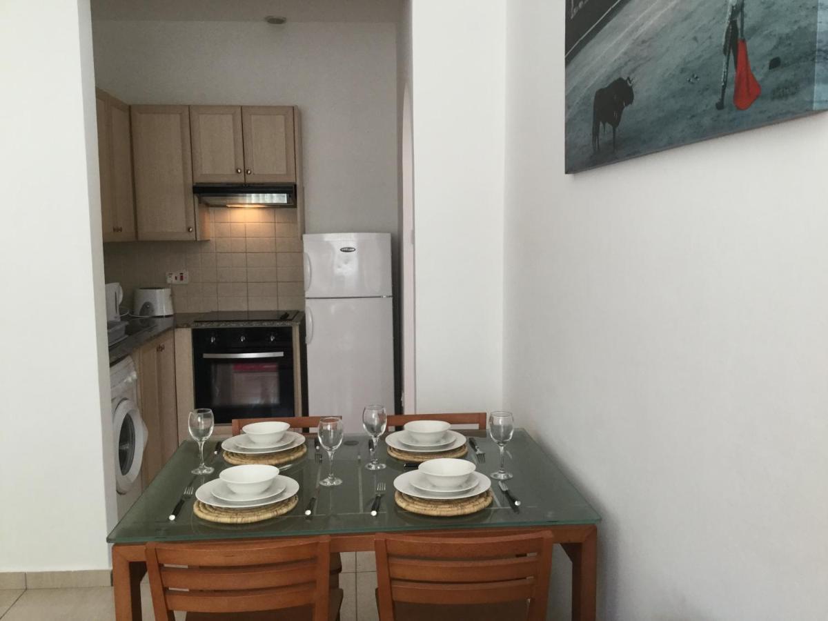 Poolside 2 Bedroom Apt, Paphos Riviera, Universal Area Dış mekan fotoğraf