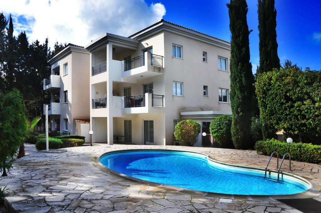 Poolside 2 Bedroom Apt, Paphos Riviera, Universal Area Dış mekan fotoğraf